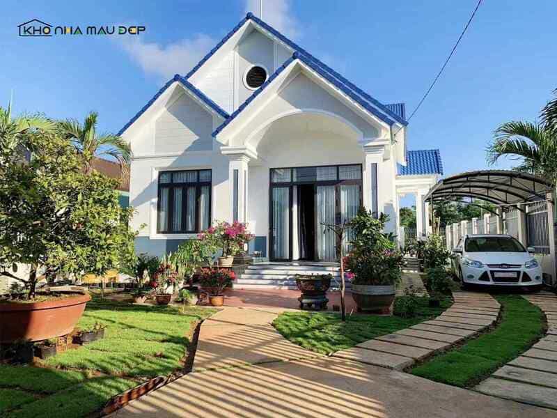 Mẫu nhà vuông đẹp mái Thái thu hút ánh nhìn bởi sự cân đối, hài hòa trong thiết kế